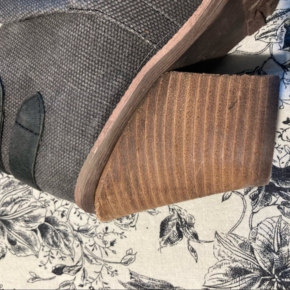 KENNETH COLE Reaction Sz 9 Fabric Leather 3.5” Stacked Heel Ankle  Booties - Picture 3 of 13